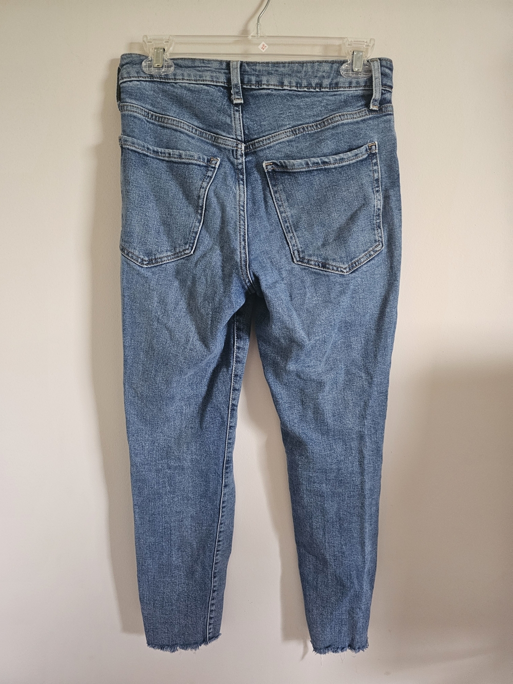 Old Navy High-Rise Straight Jeans in Medium Blue Wash - Picture 5 of 8